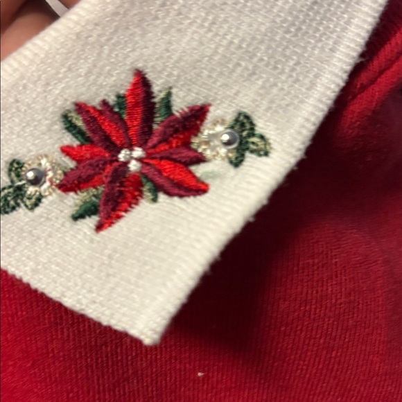 Vintage White and Red Floral Embroidered sweater - Picture 5 of 5
